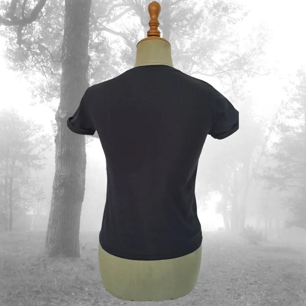 Camiseta upcycling gótica The Cure – Robert Smith pintado a mano con lejía – moda alternativa reciclada - Imagen 4